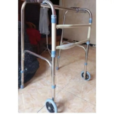 Alat Bantu Jalan Walker Roda Bahan Aluminium Plastik